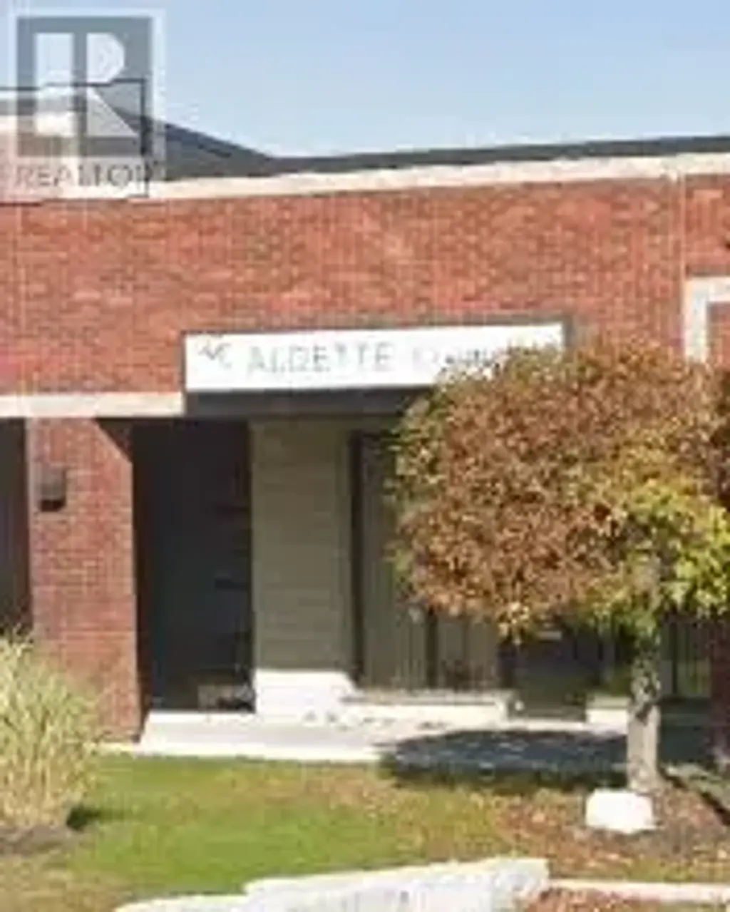 I - 4 Cedar Pointe Drive, Barrie (400 North)